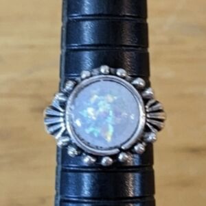 Vintage Geometric Round Simulated Opal Gemstone Ring, T1B6A